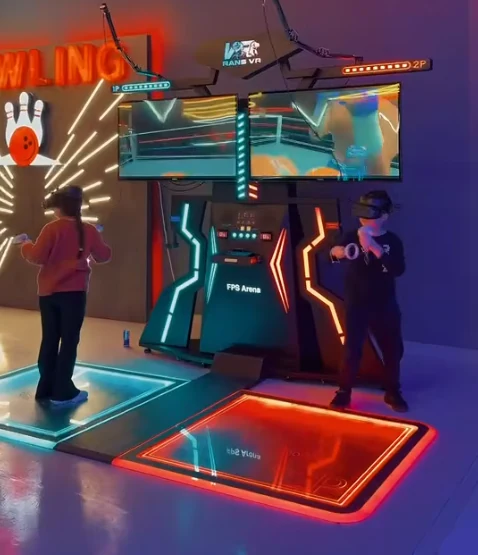 Two visitors playing an interactive VR arena game at the Duhok entertainment center